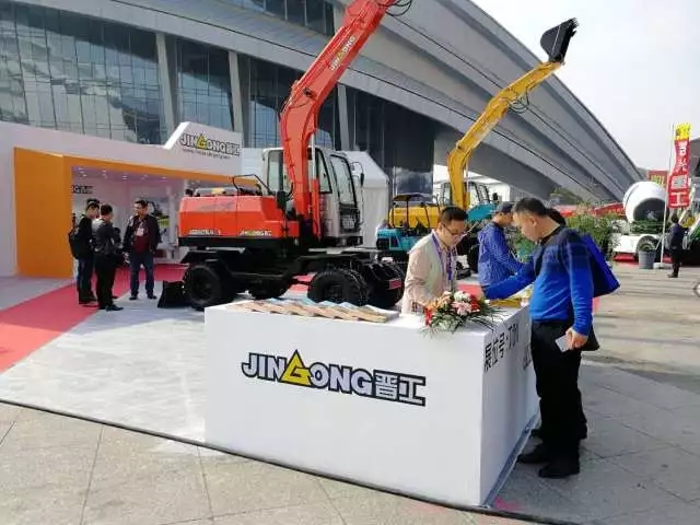 晋工亮相2017中国国际农业机械展览会