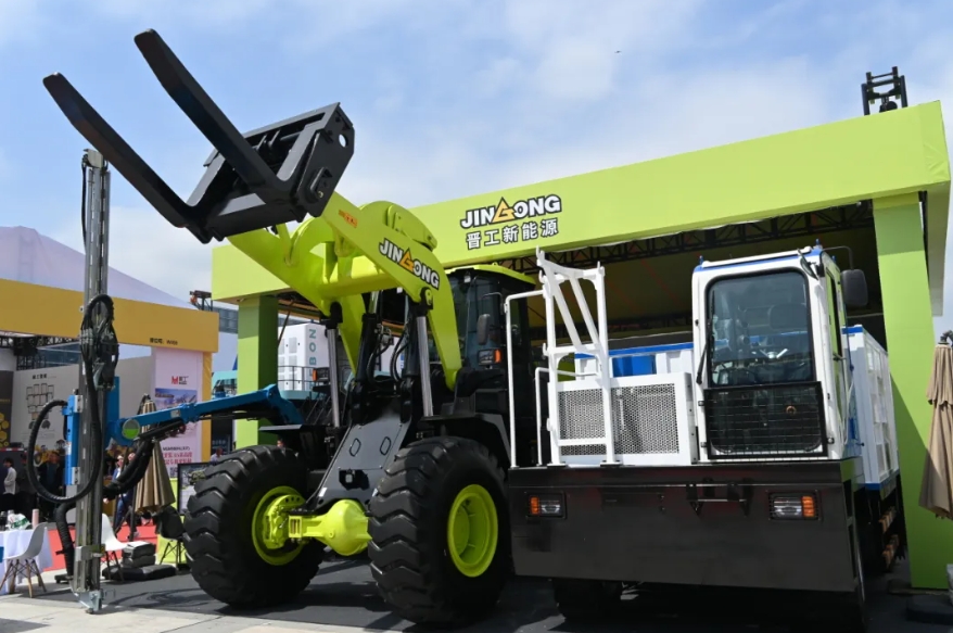 爱拼才会赢！晋工新能源携绿色矿山解决方案惊艳2026厦门石材展！